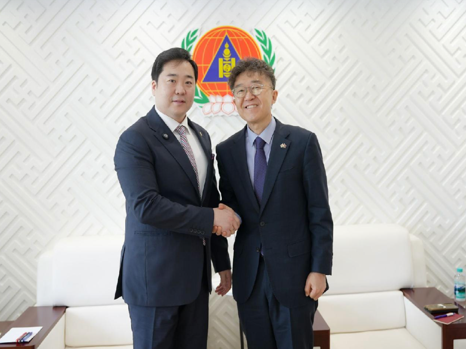 НИЙСЛЭЛИЙН ОНЦГОЙ БАЙДЛЫН АЛБА ХААГЧДЫГ БНСУ-Д ЧАДАВХЖУУЛАХ ТАЛААР САНАЛ СОЛИЛЦЛОО